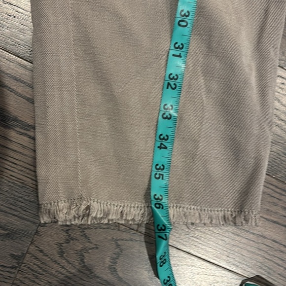 Devoted Neutral Tanish grey  Ankle Cropped Pants Sz L - Picture 11 of 13